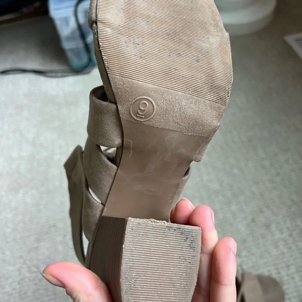Tie up Tan Block Heel Sandals - Picture 5 of 7